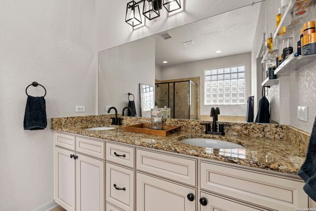 221 Ludwig Dr, Boerne, TX 78006