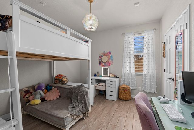 221 Ludwig Dr, Boerne, TX 78006