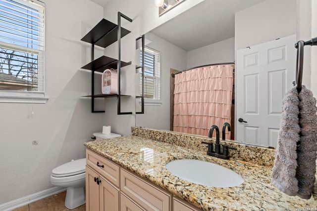 221 Ludwig Dr, Boerne, TX 78006