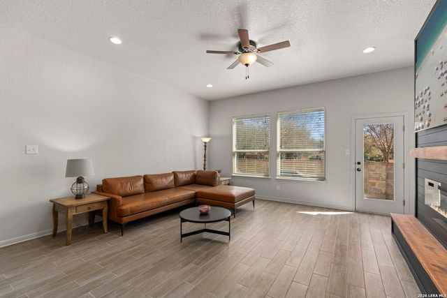 221 Ludwig Dr, Boerne, TX 78006