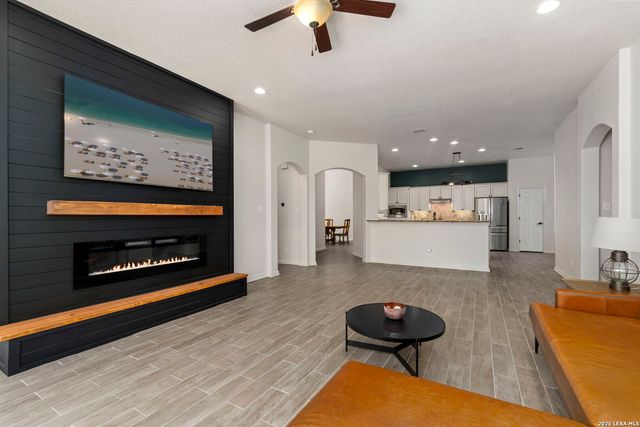 221 Ludwig Dr, Boerne, TX 78006