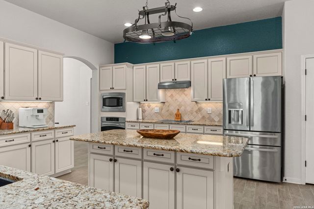 221 Ludwig Dr, Boerne, TX 78006