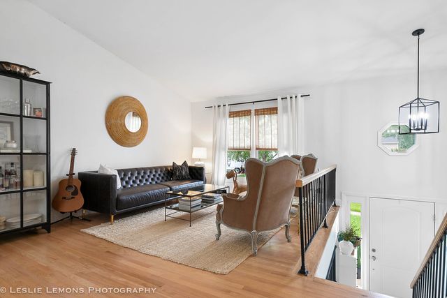 685 Milton Drive, Naperville, IL 60563