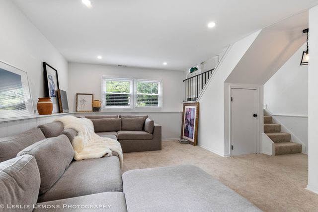 685 Milton Drive, Naperville, IL 60563