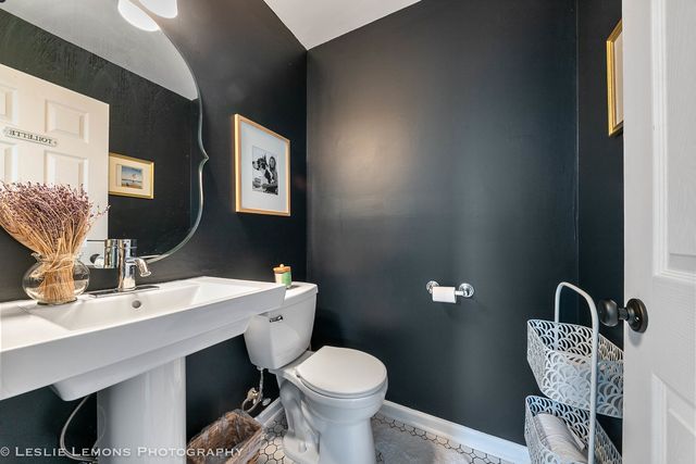 685 Milton Drive, Naperville, IL 60563