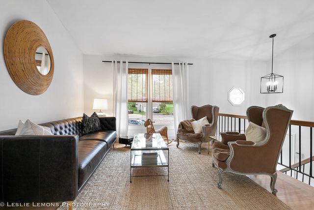 685 Milton Drive, Naperville, IL 60563