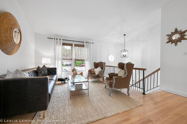 685 Milton Drive, Naperville, IL 60563