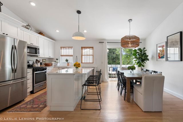 685 Milton Drive, Naperville, IL 60563