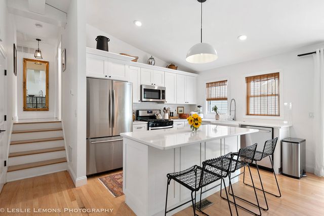 685 Milton Drive, Naperville, IL 60563