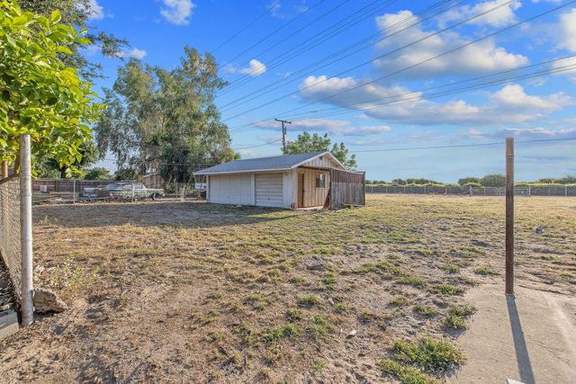 30955 Tower Road, Visalia, CA 93292