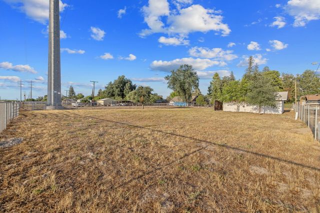 30955 Tower Road, Visalia, CA 93292