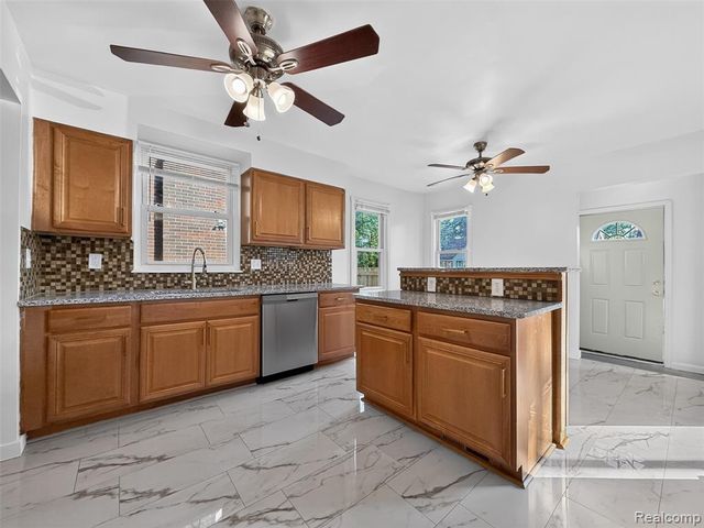 5566 Lakepointe Street, Detroit, MI 48224