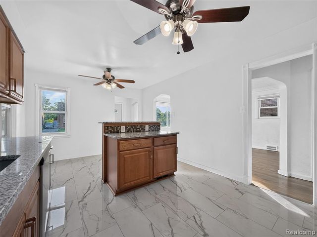 5566 Lakepointe Street, Detroit, MI 48224