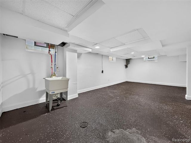 5566 Lakepointe Street, Detroit, MI 48224