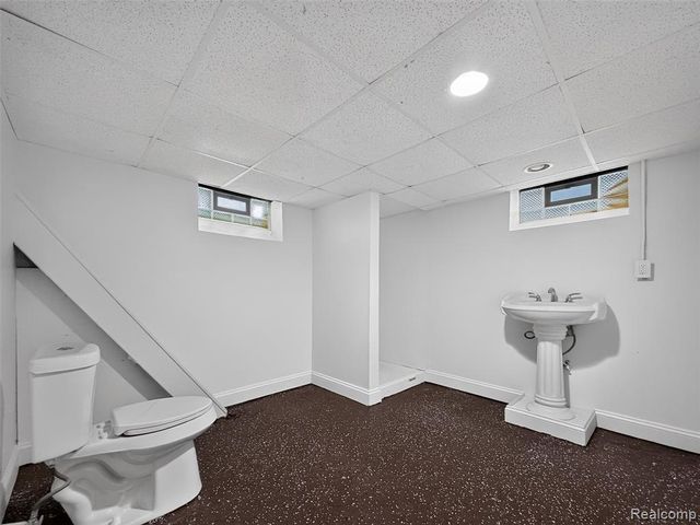5566 Lakepointe Street, Detroit, MI 48224