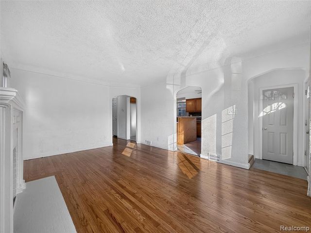 5566 Lakepointe Street, Detroit, MI 48224