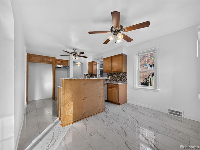 5566 Lakepointe Street, Detroit, MI 48224
