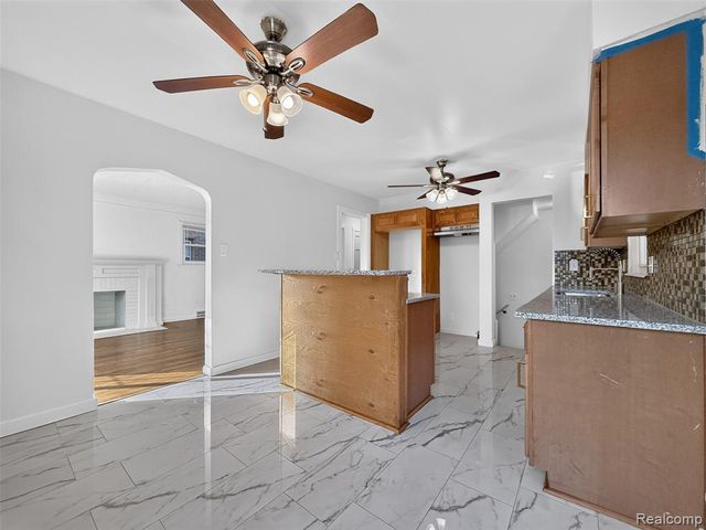 5566 Lakepointe Street, Detroit, MI 48224