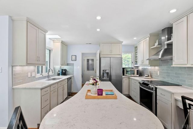 101 Oakmont Court, Lynchburg, VA 24503