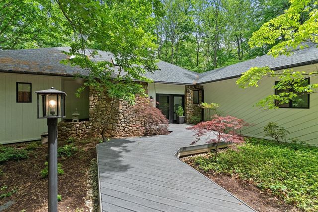 101 Oakmont Court, Lynchburg, VA 24503