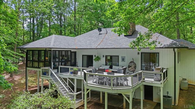 101 Oakmont Court, Lynchburg, VA 24503