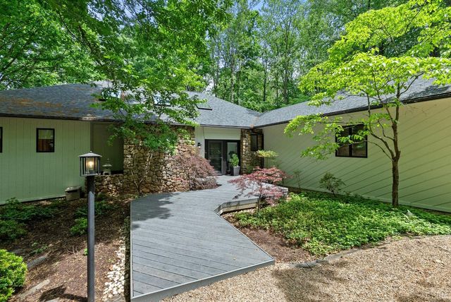 101 Oakmont Court, Lynchburg, VA 24503