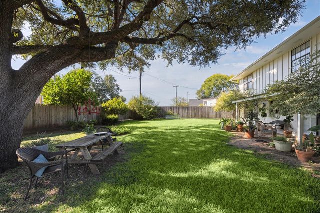 1802 Hickory Lane, Brenham, TX 77833
