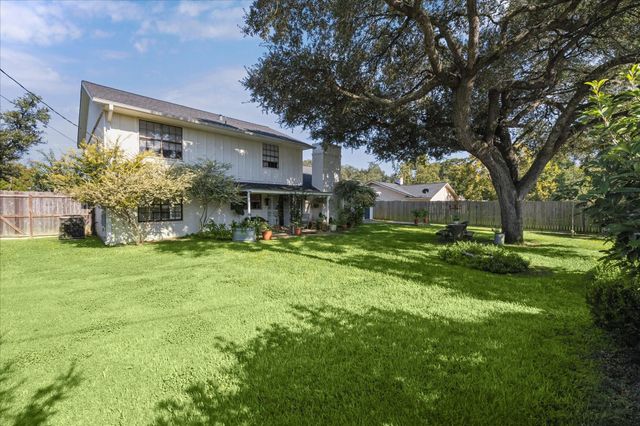 1802 Hickory Lane, Brenham, TX 77833