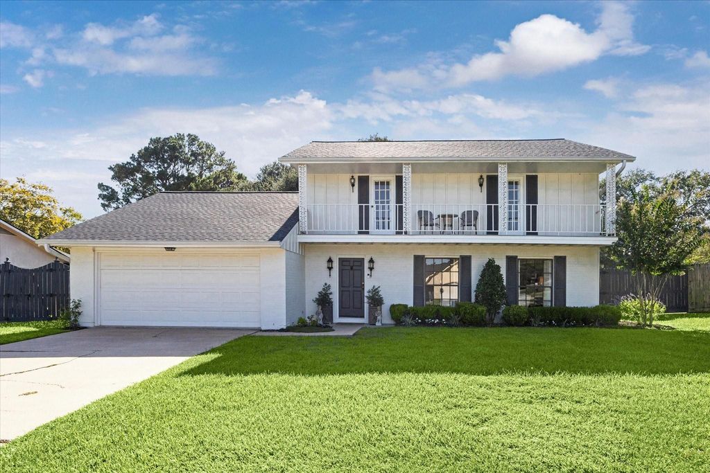 1802 Hickory Lane, Brenham, TX 77833