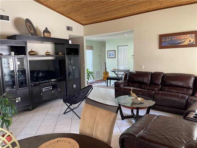 1231 SW 112th Avenue, Pembroke Pines, FL 33025