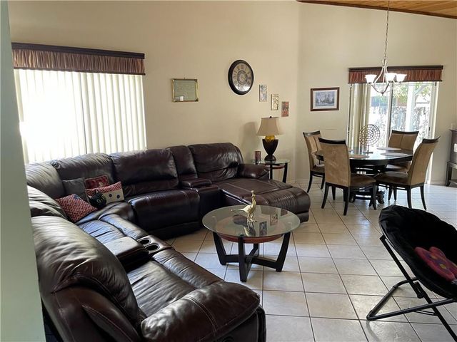 1231 SW 112th Avenue, Pembroke Pines, FL 33025