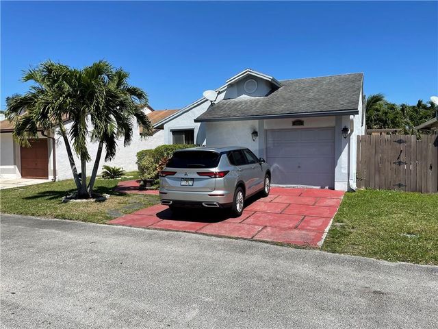 1231 SW 112th Avenue, Pembroke Pines, FL 33025
