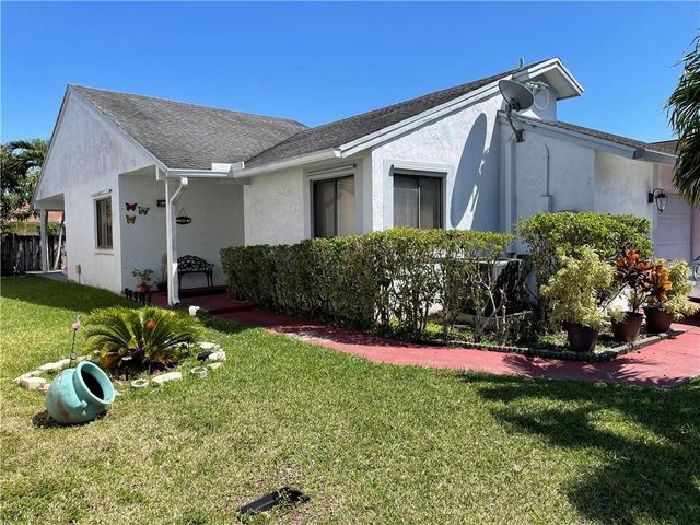 1231 SW 112th Avenue, Pembroke Pines, FL 33025