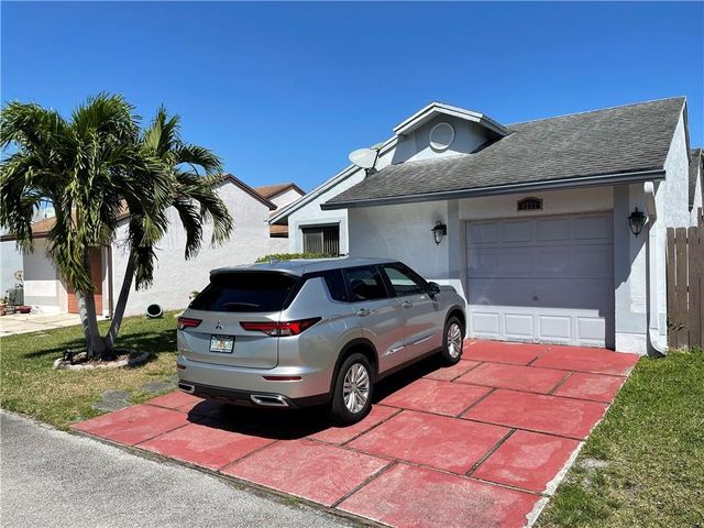 1231 SW 112th Avenue, Pembroke Pines, FL 33025