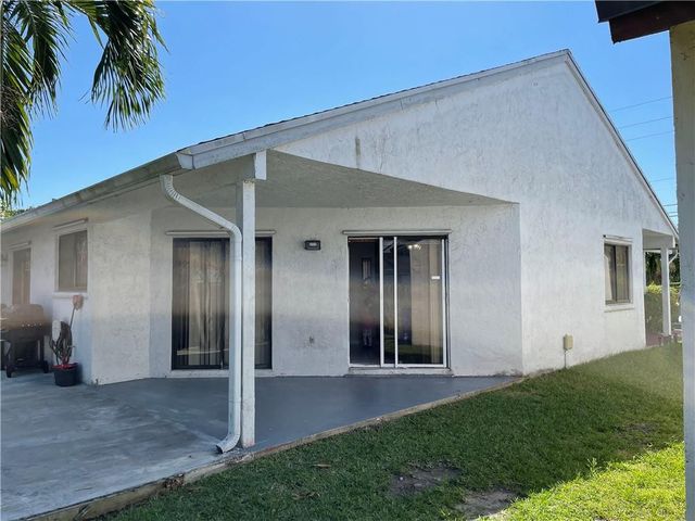 1231 SW 112th Avenue, Pembroke Pines, FL 33025