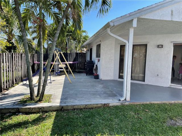 1231 SW 112th Avenue, Pembroke Pines, FL 33025
