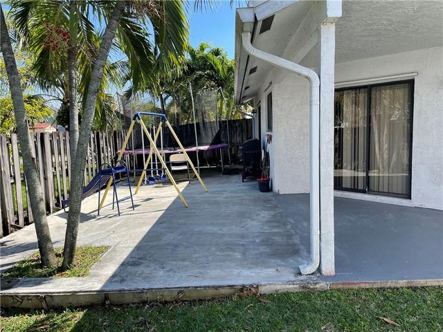 1231 SW 112th Avenue, Pembroke Pines, FL 33025