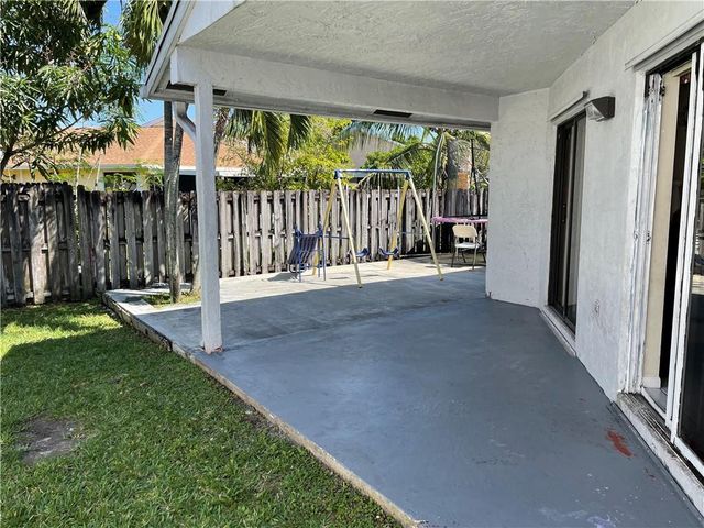 1231 SW 112th Avenue, Pembroke Pines, FL 33025