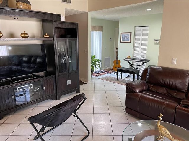 1231 SW 112th Avenue, Pembroke Pines, FL 33025