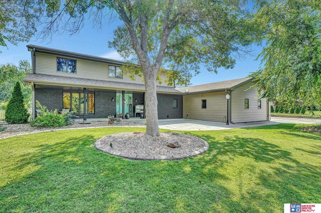 1220 Piper Way, Lincoln, NE 68527