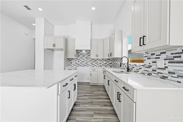 6108 N Rayo Del Sol Street, Edinburg, TX 78542