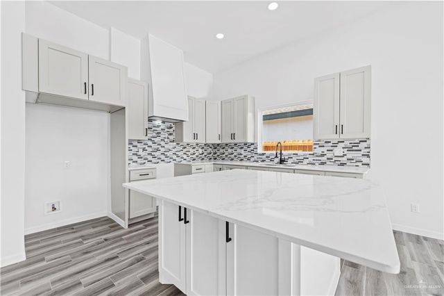 6108 N Rayo Del Sol Street, Edinburg, TX 78542