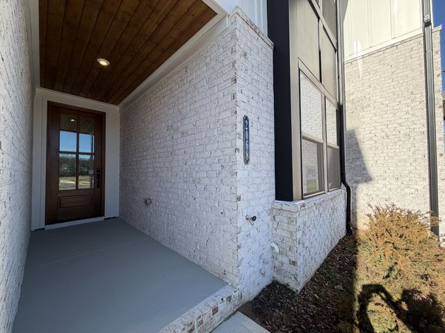 2068 Conductor Ln, Thompsons Station, TN 37179