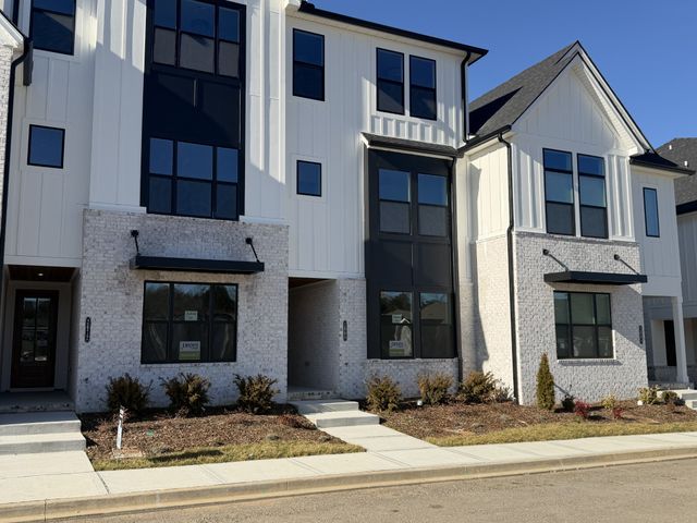 2068 Conductor Ln, Thompsons Station, TN 37179