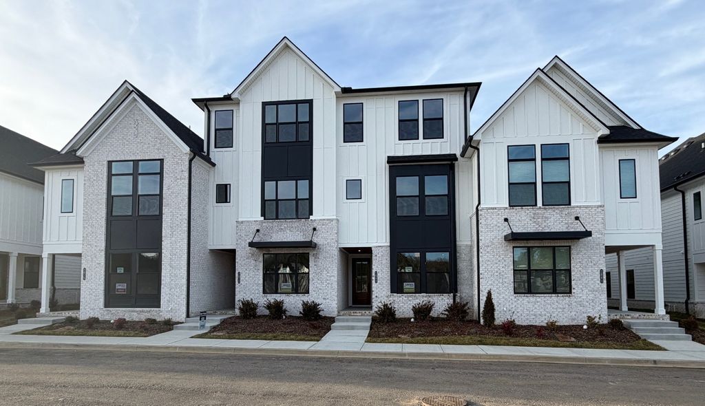 2068 Conductor Ln, Thompsons Station, TN 37179