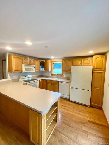 1630 Jefferson Avenue, West Islip, NY 11795