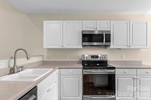 106 Miller Pointe Way, Winston Salem, NC 27106