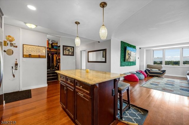 555 North Ave 11E, Fort Lee Boro, NJ 07024