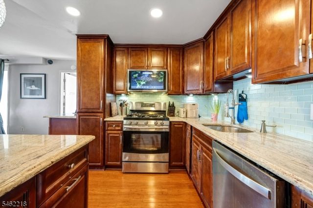 555 North Ave 11E, Fort Lee Boro, NJ 07024