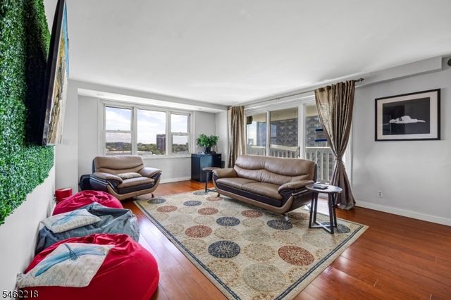 555 North Ave 11E, Fort Lee Boro, NJ 07024